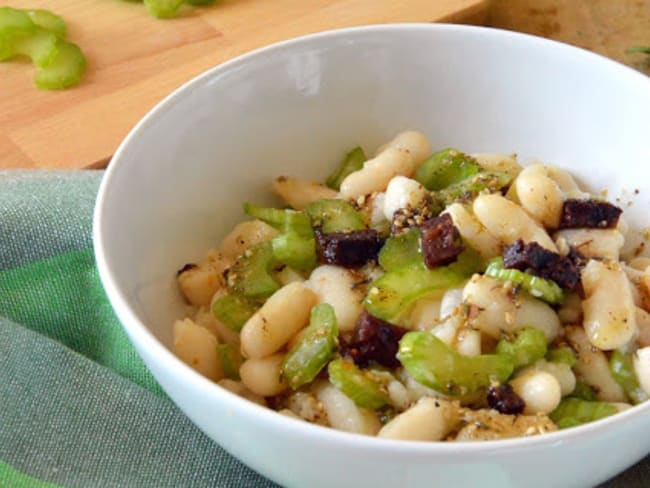 Haricots blancs en salade, céleri et chorizo