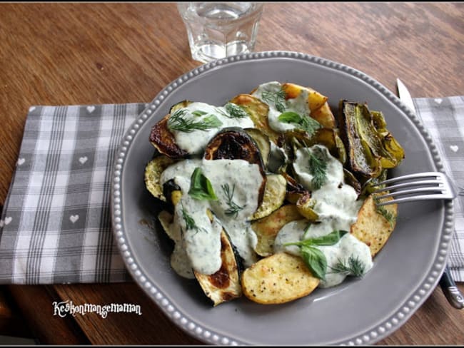 Légumes rôtis au four et sauce yaourt au chèvre frais et herbes