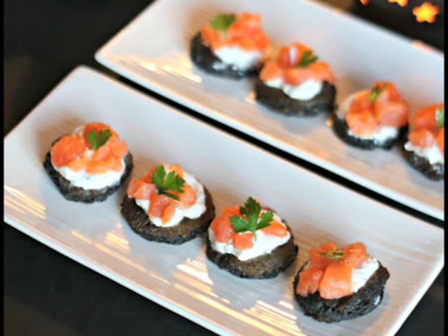 Amuse-bouche : Blinis à l'encre de seiche