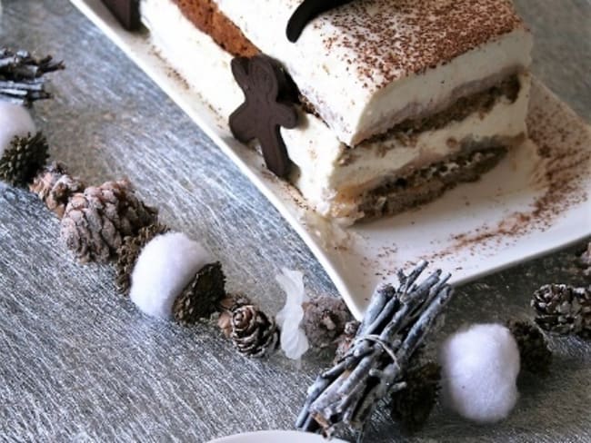 Bûche pain d'épices, poires, mousse mascarpone