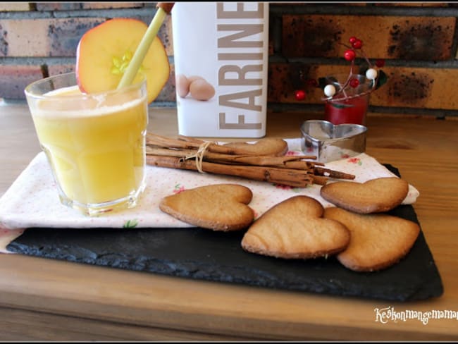 Biscuits coeurs à la farine de seigle et à la cannelle, vin de pomme aux épices