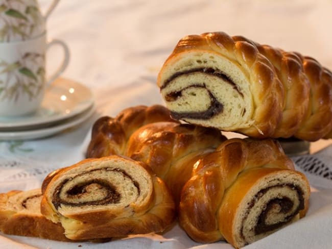 Brioche roulée en petites tresses