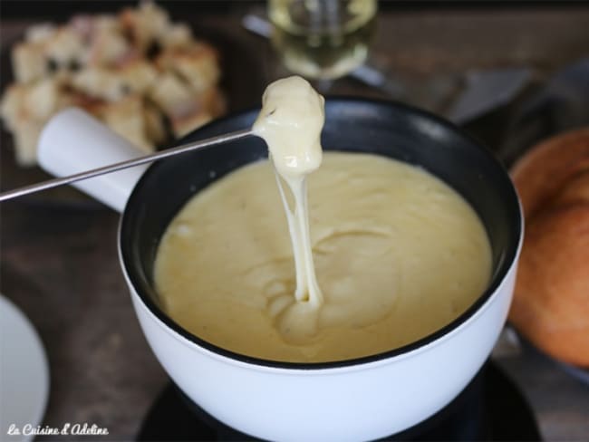 Fondue savoyarde aux 4 fromages : beaufort, emmental, comté, abondance