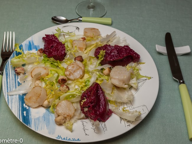 Salade de saint jacques aux betteraves et noisettes grillées