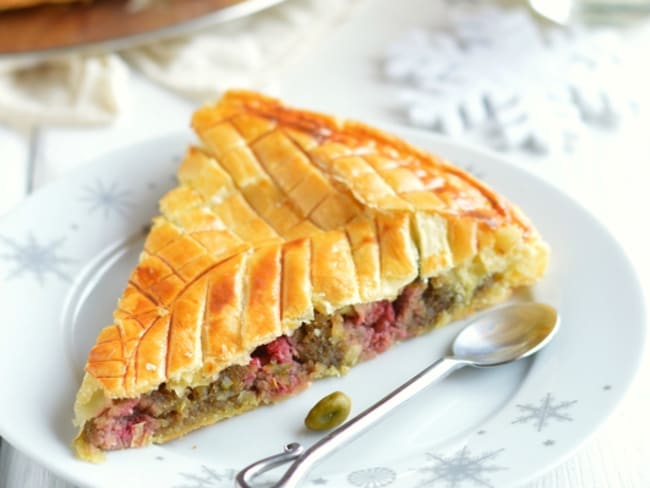 Galette des rois à la framboise et à la pistache pour célébrer l'épiphanie