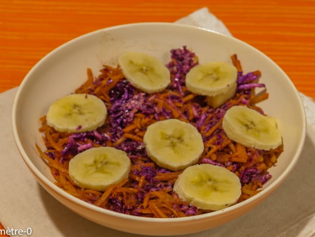 Salade de chou rouge et carottes aux pommes et bananes