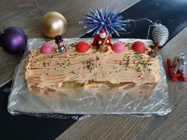 Bûche de noël à la fraise tagada réalisée au Thermomix