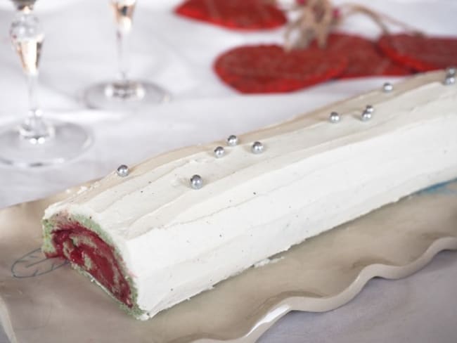 Bûche à la pistache et à la framboise