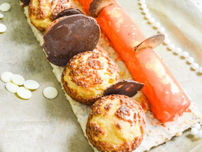 Bûche de noël mangues, passion et vanille, façon Saint Honoré