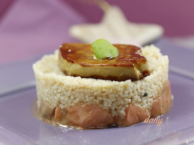 Tartare de saumon à la semoule et foie gras poêlé