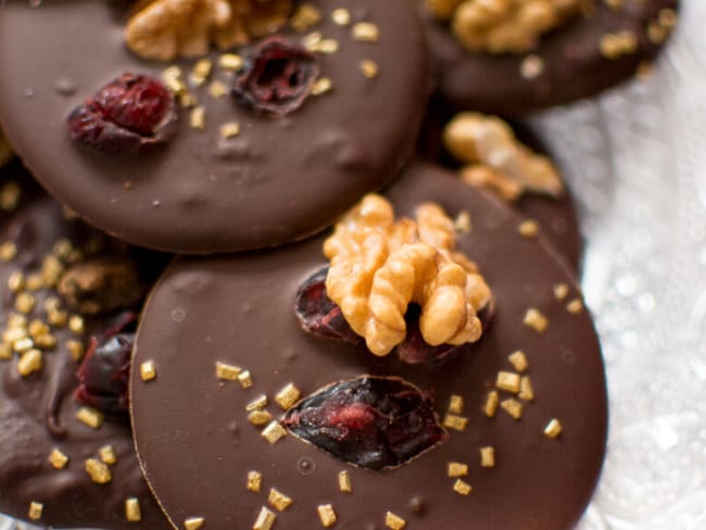 Mendiants chocolat noir, fruits secs et whisky pour les fêtes