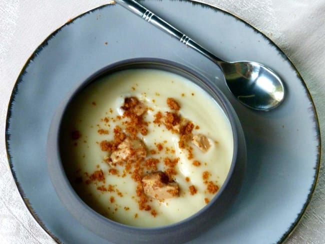 Crème de panais à la pomme et dés de foie gras