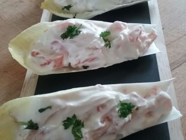 Feuilles d'endives au saumon fumé