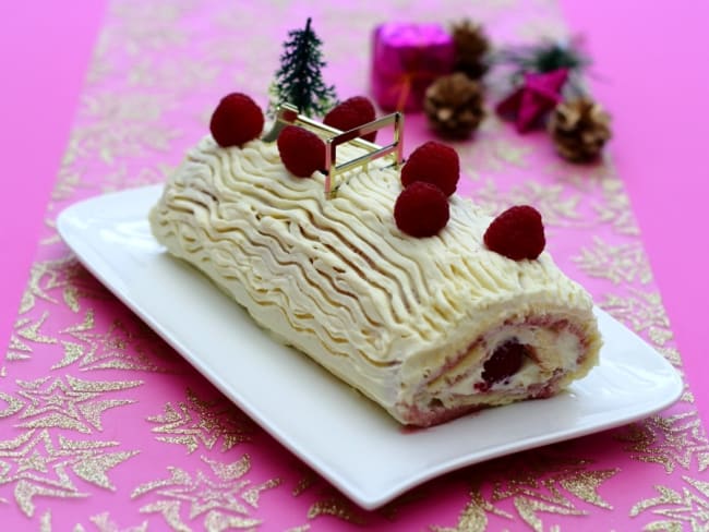 Bûche au mascarpone, chocolat blanc et framboises