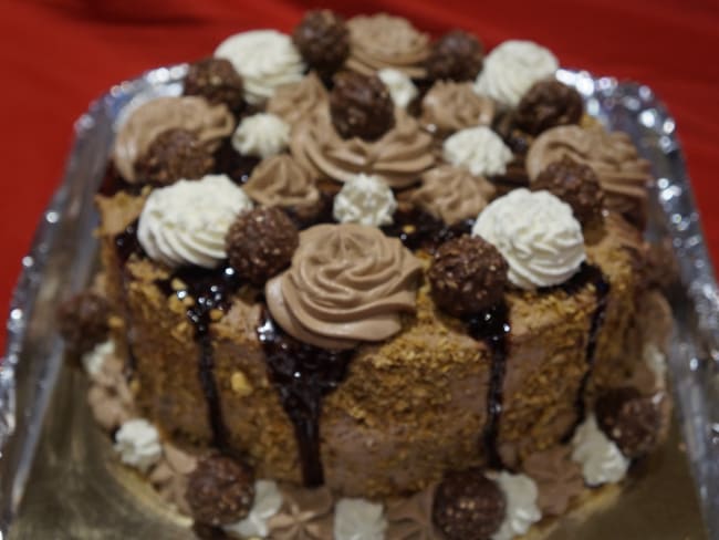 Layer cake Ferrrero Rochers - Atelier de Brigitte (Gironde 33230 COUTRAS, LIBOURNE, SAINT-DENIS de PILE, SAINT-SEURIN/L'ISLE) cuisine, recettes, partages,