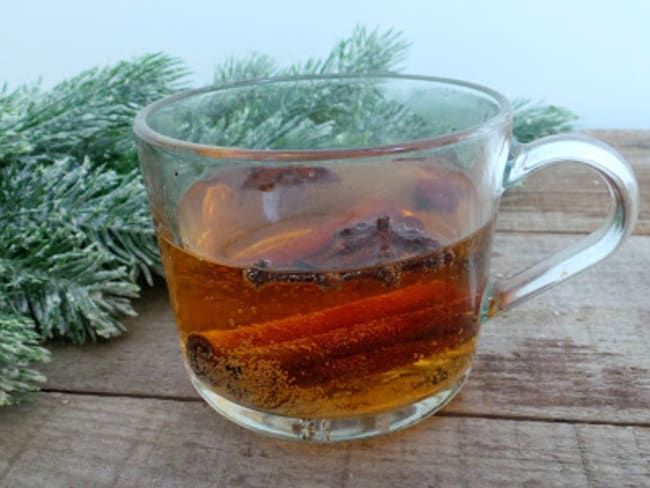 Délicieux cidre chaud aux épices de noël