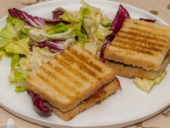 Croque monsieur jambon sec, chèvre et pruneaux