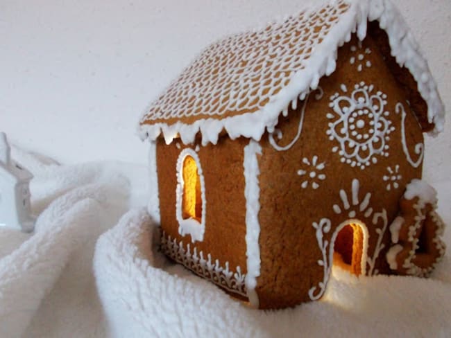 Maison de Noël en pain d'épices pour les fêtes