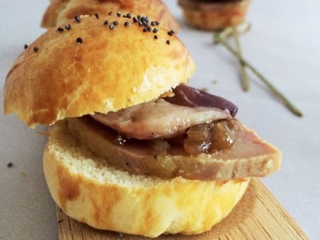 Mini-burgers aux deux canards et au confit d'oignons