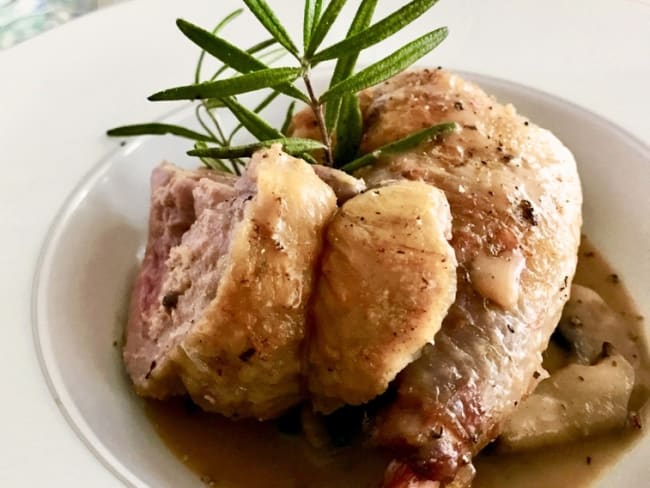 Suprêmes de pintade farcis au veau et au foie gras, sauce crémant de Bourgogne