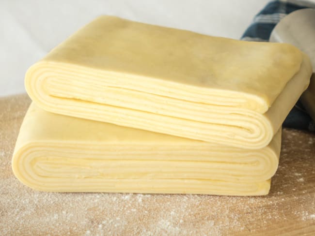 Pâte feuilletée inversée pour la galette des rois ou un mille-feuille