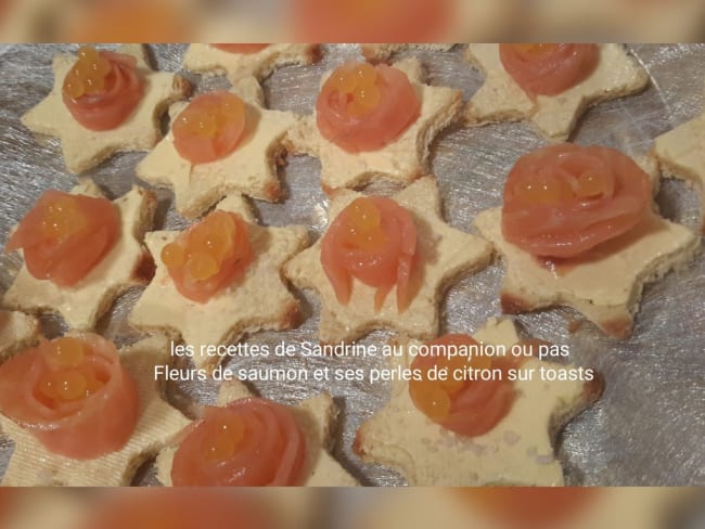 Fleurs de saumon et ses perles de citron sur toasts - Les recettes de sandrine au companion ou pas