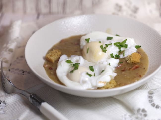 Oeufs en meurette au vin blanc de Bourgogne