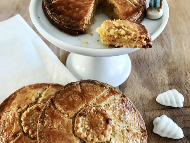 Sablés des reines fourrés à la crème d'amande et confiture d'abricot à la vanille