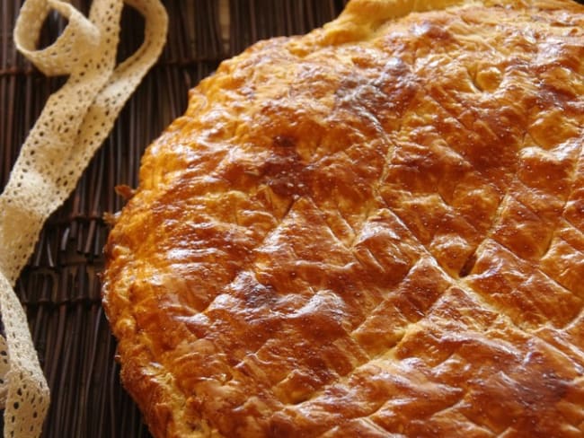 Galette des rois praliné ananas pour fêter l’Epiphanie.