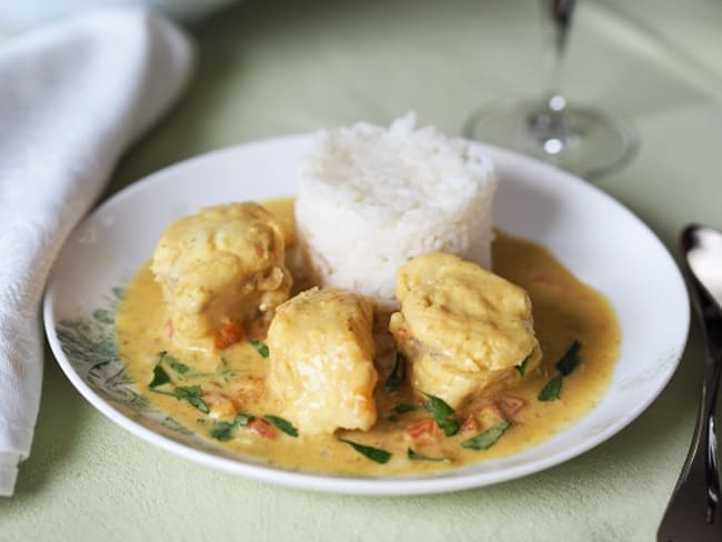 Lotte au curry et au lait de coco