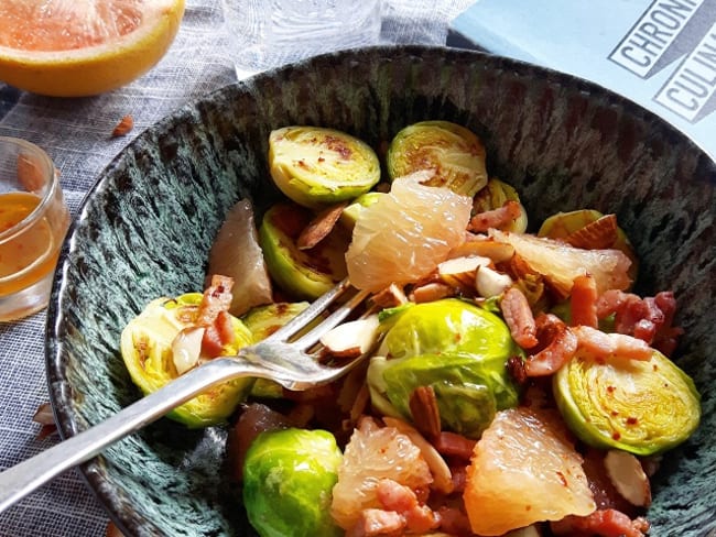 Salade de choux de Bruxelles, lardons, amandes, pomélo - Gratinez