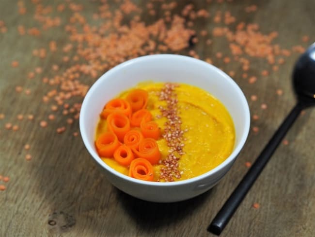 Soupe de lentilles corail et carottes aux épices