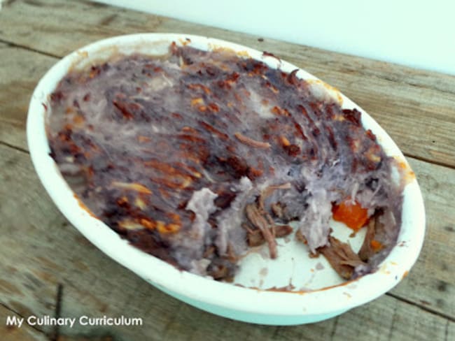 Hachis parmentier avec des restes de pot au feu aux pommes de terre violettes