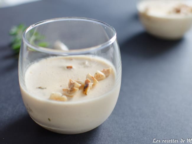 Panna cotta à la tomate et aux noisettes