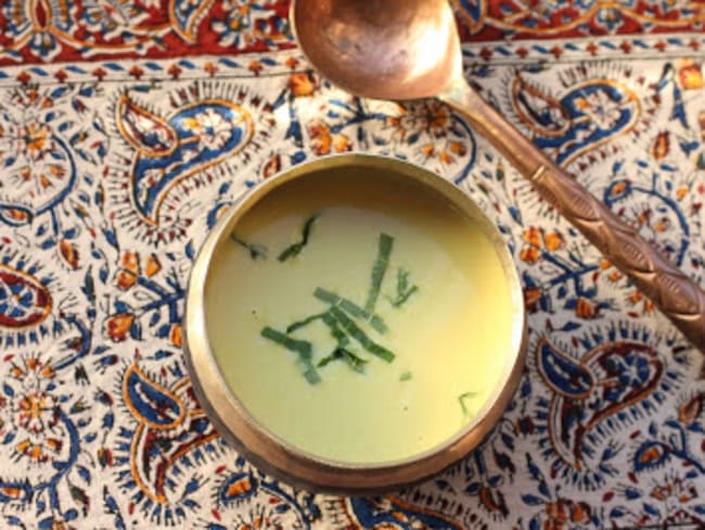 Soupe de lait d'amandes et de cajou à l'indienne