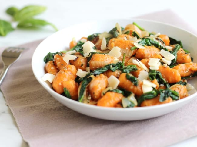 Gnocchis à la patate douce, épinards, sésame et parmesan fait maison