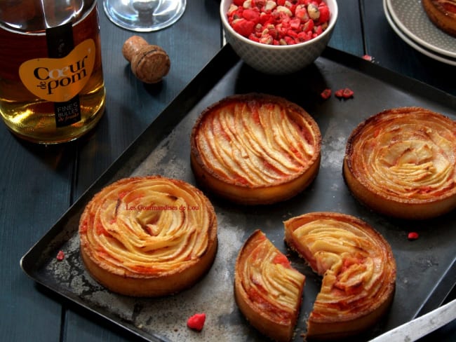 Tartelettes aux pommes, crème d'amande aux pralines roses