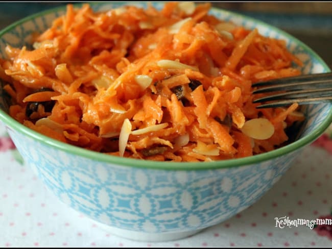 Salade coleslaw de carottes au curry végétalienne