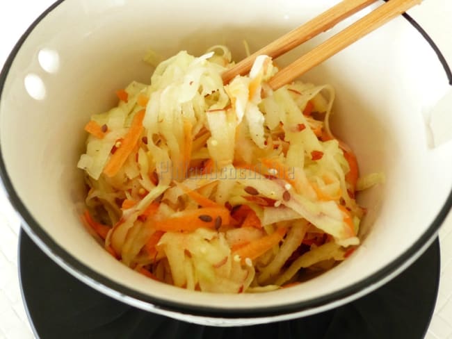 Salade de chou-rave, carotte et pomme, une entrée vitaminée