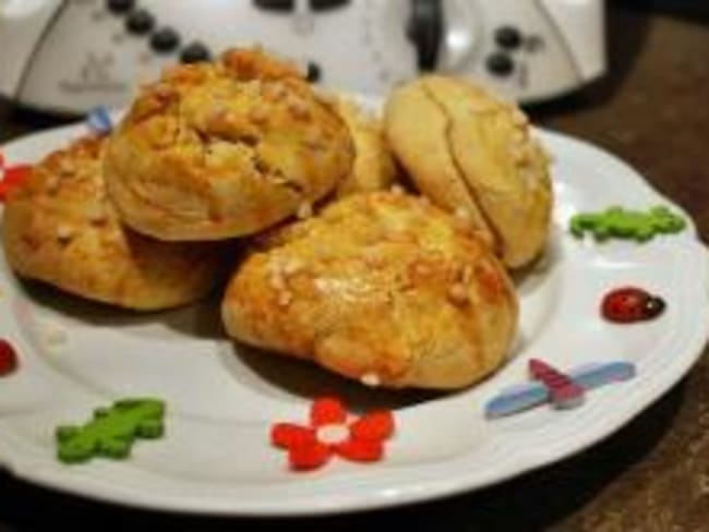 Pain au lait à la fleur d'oranger et aux sucre perlés