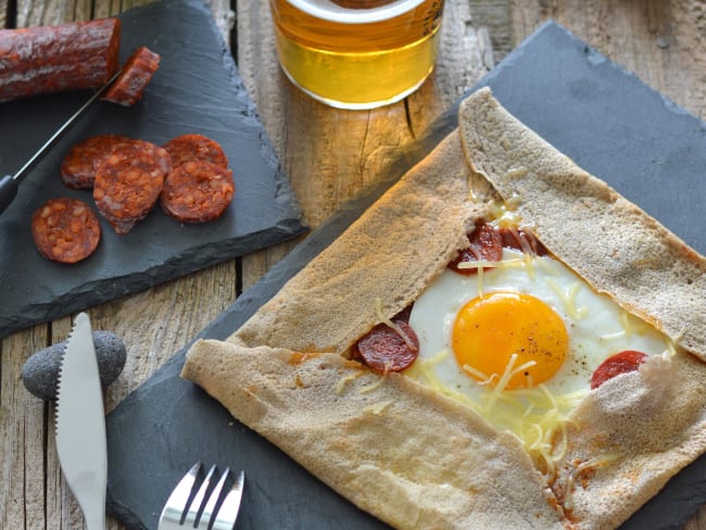 Galettes de sarrasin comme dans les crêperies bretonnes au chorizo, Comté et oeuf