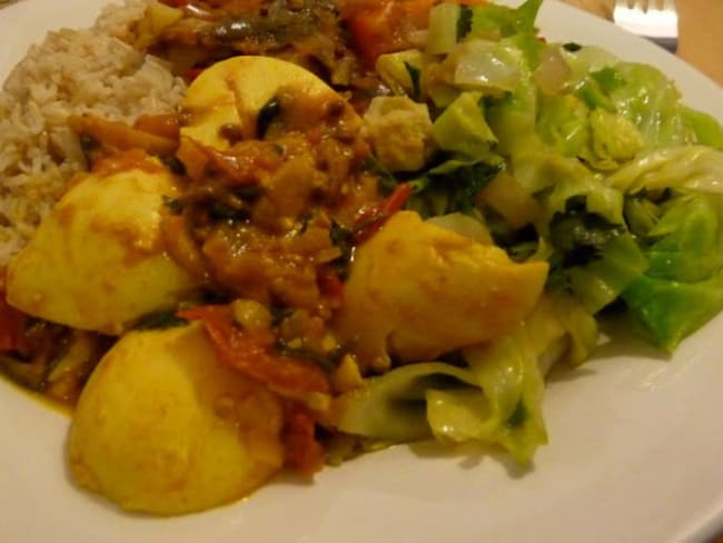 Oeufs durs, sauce tomates curry - oeufs vindaloo (cuisine indienne, Goa)