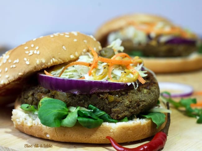 Burger végétarien au steak de lentilles : un délicieux burger de légumes