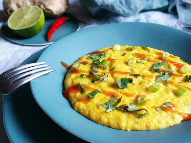 Oeufs brouillés parfaits à la Thaï et sauce Sriracha  