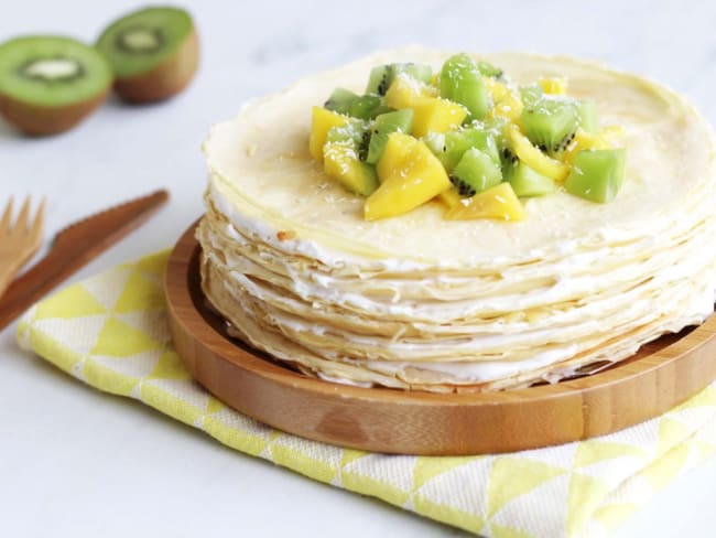 Gâteau de crêpes à la noix de coco, mangue et kiwi pour fêter la Chandeleur