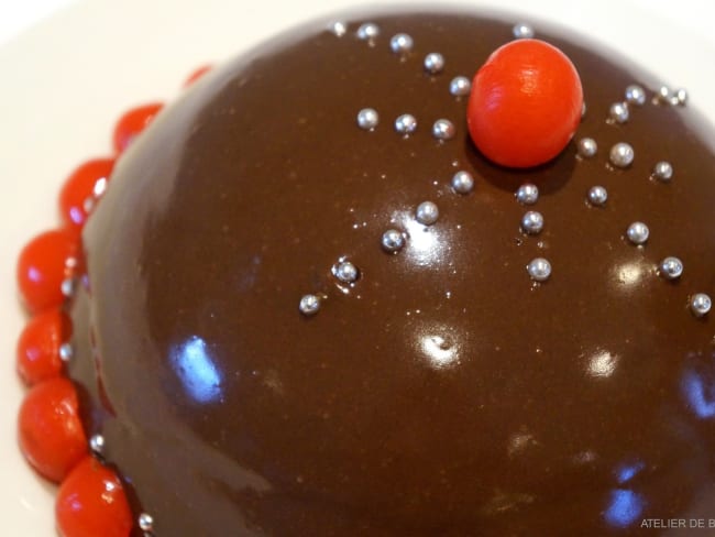 Dôme chocolat, insert confit de cerises pour la Saint-Valentin