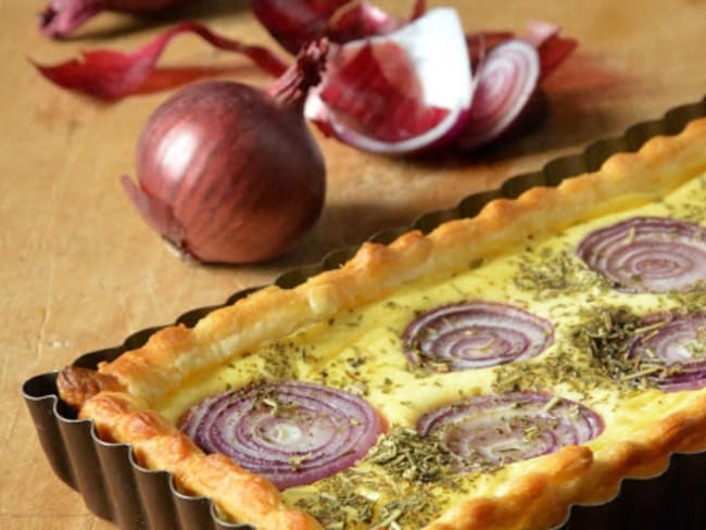 Tarte salée aux oignons rouges