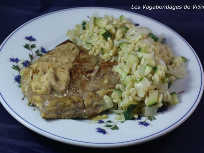 Recette d'abats : foie de veau, sauce crème-moutarde, blé aux courgettes et piment