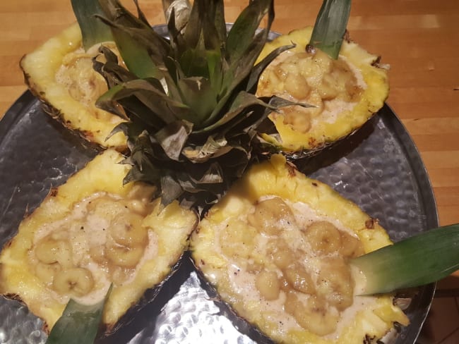 Bananes et ananas au lait de coco 