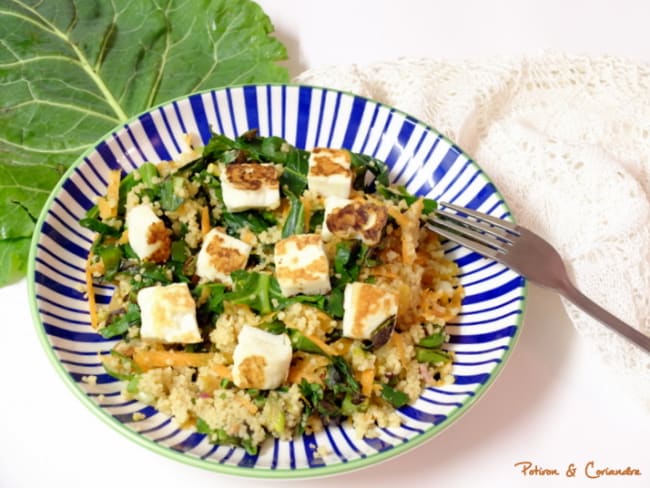 Salade tiède au couscous, chou sauté et halloumi grillé